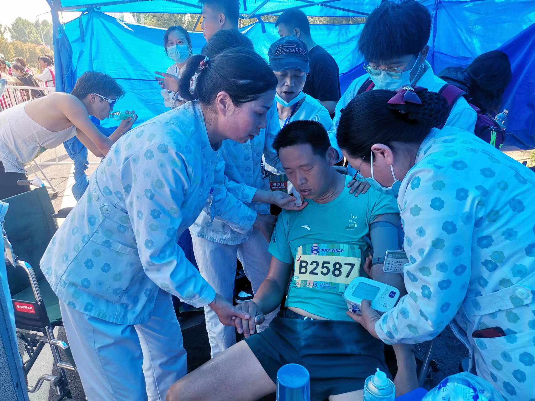 民权县卫健委全力做好巴迪瑞2024民权申甘林带生态马拉松赛医疗保障工作(1).jpg